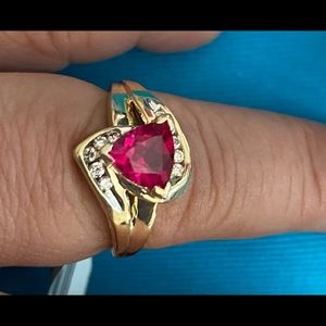 Rubie Ring with dias in clusters 14 k Gold